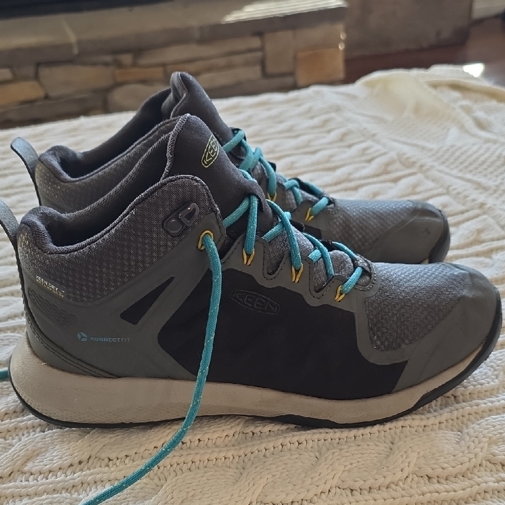 KEEN Explore waterproof outdoor hiking boots shoes 8